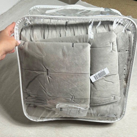 BRAND NEW Indigo Road 3 Piece Quilt Set Mushroom Beige - Queen Size - Picture 6 of 6